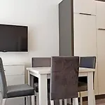 Modern Pool & Terrace 5 Min To At Courtyard Long Apartment *