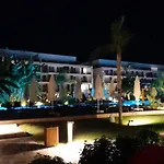 Modern Pool & Terrace 5 Min To At Courtyard Long Apartment